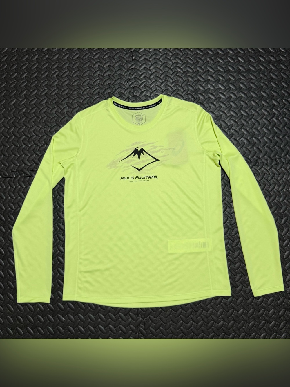 Asics Fujitrail Running Shirt Logo Reflective Long Sleeve Green Mens Medium NEW